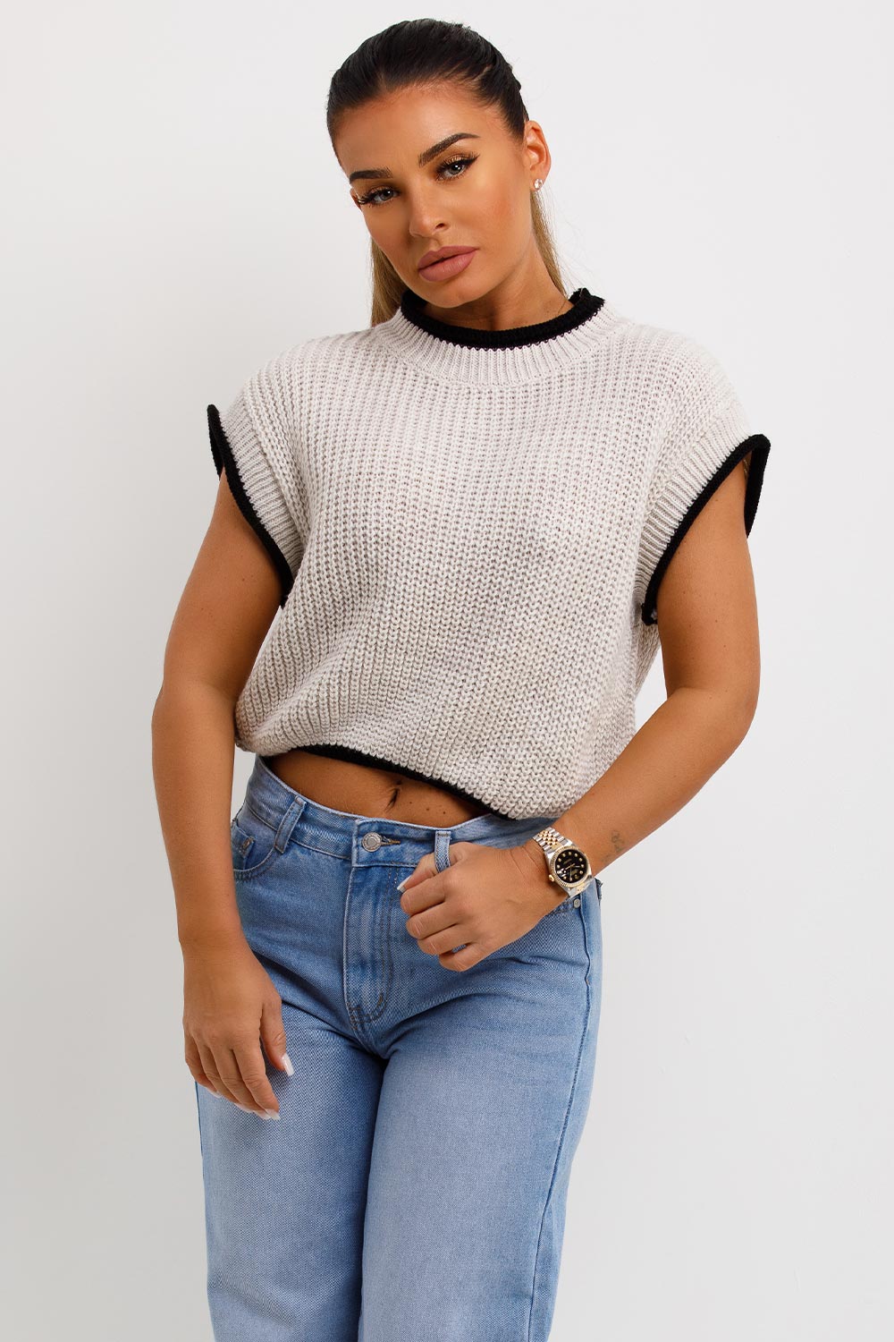 beige sleeveless knitted jumper cropped