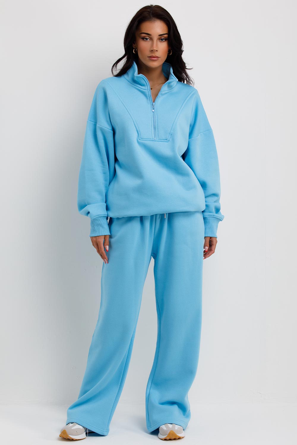 half zip sweatshirt and joggers tracksuit airport outfit