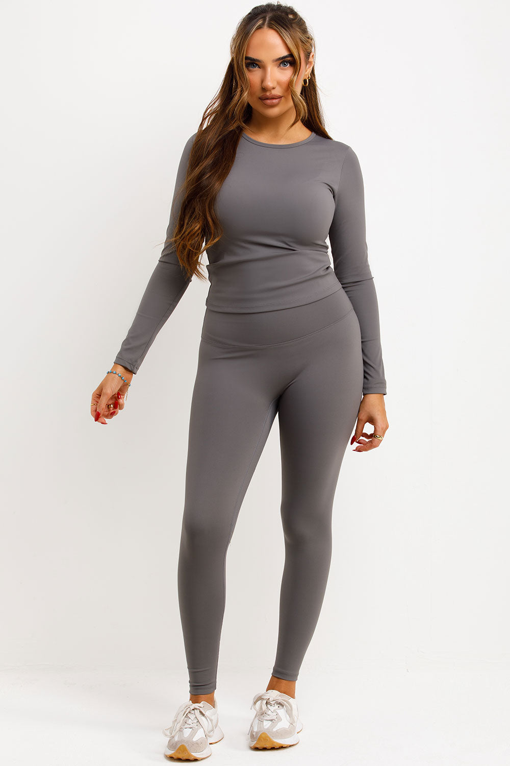 skims womens sports top and leggings two piece set