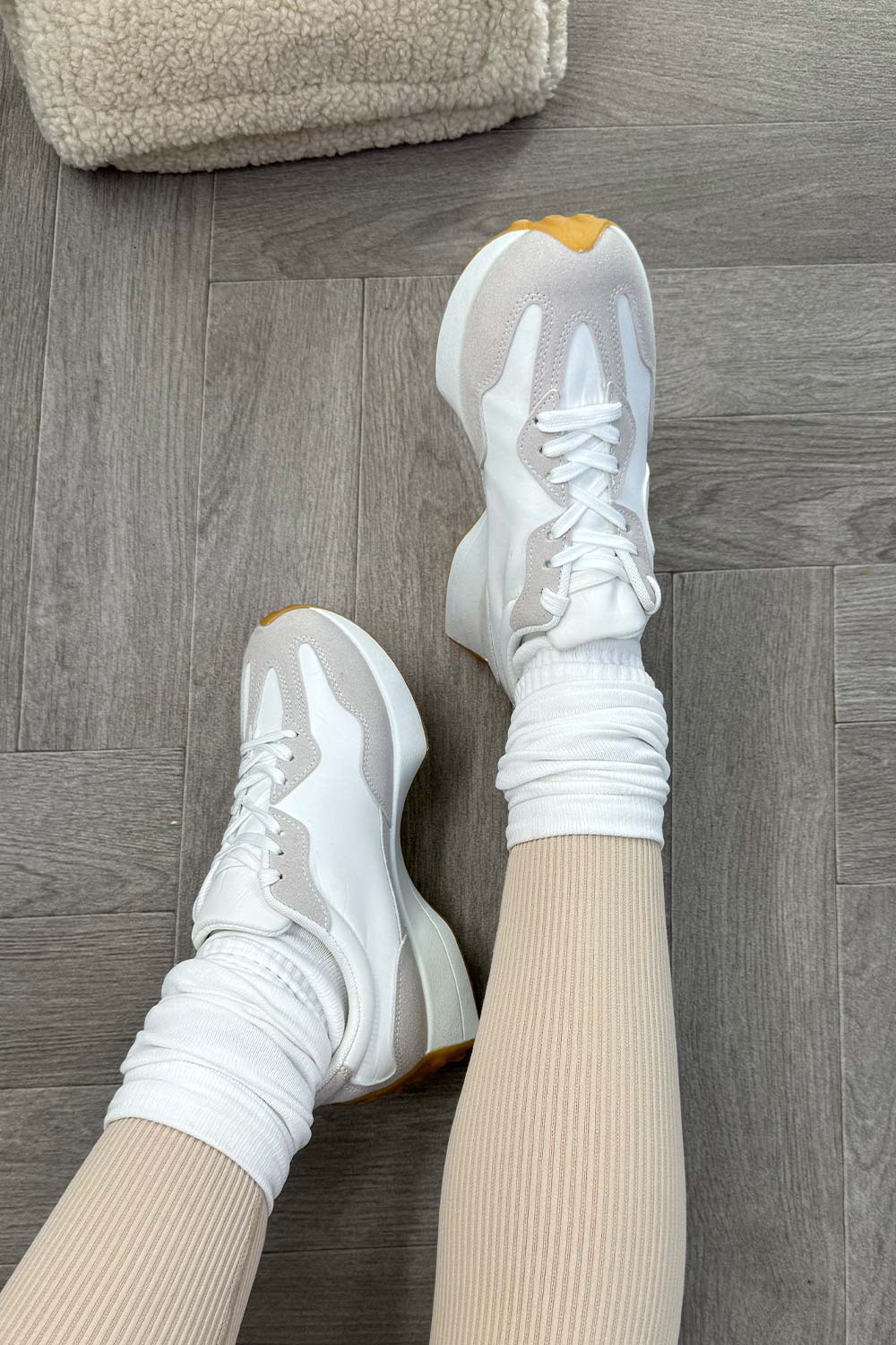 womens lace up trainers new balance 327