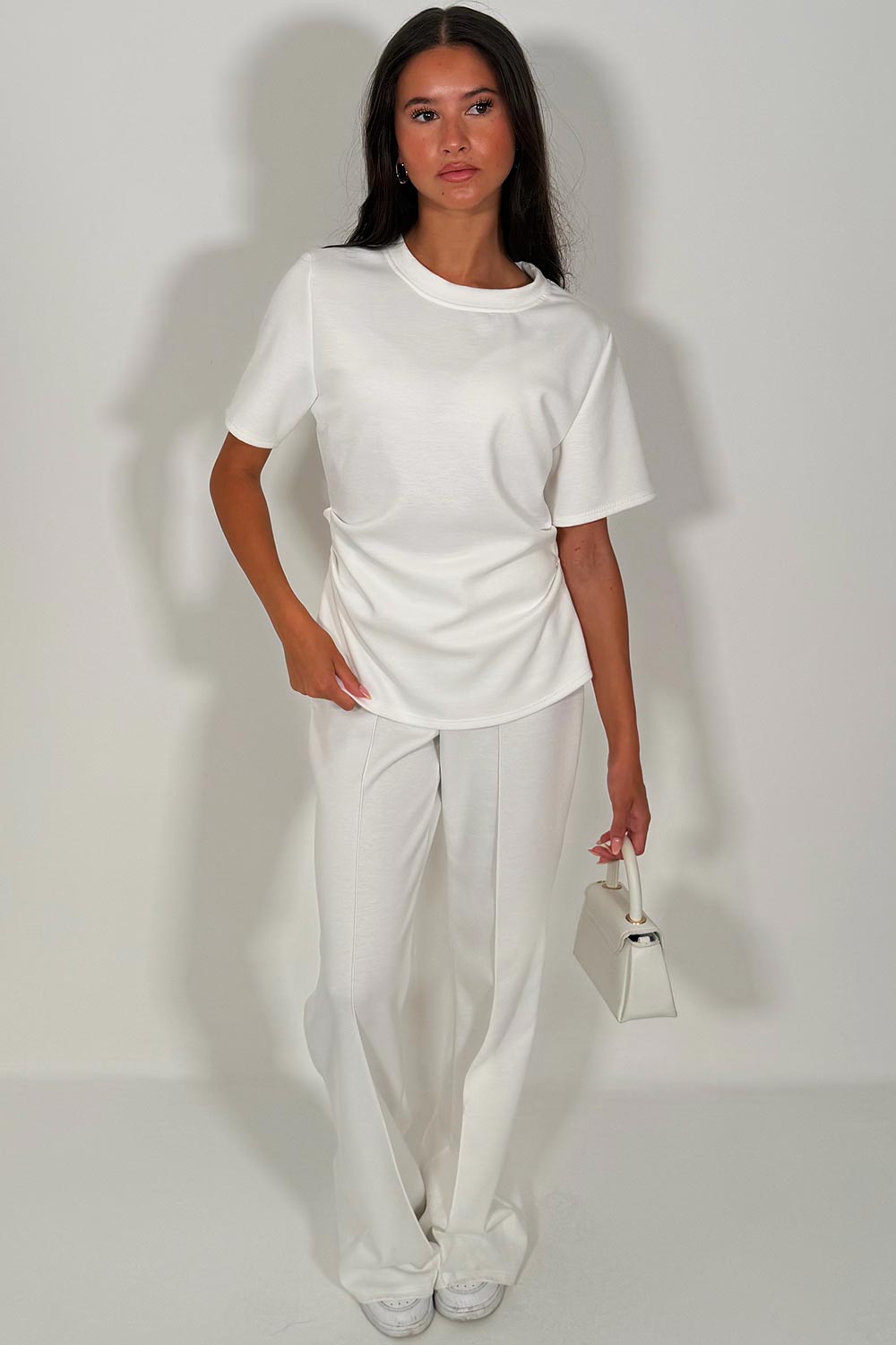 womens summer holiday travel airport outfit styledup uk