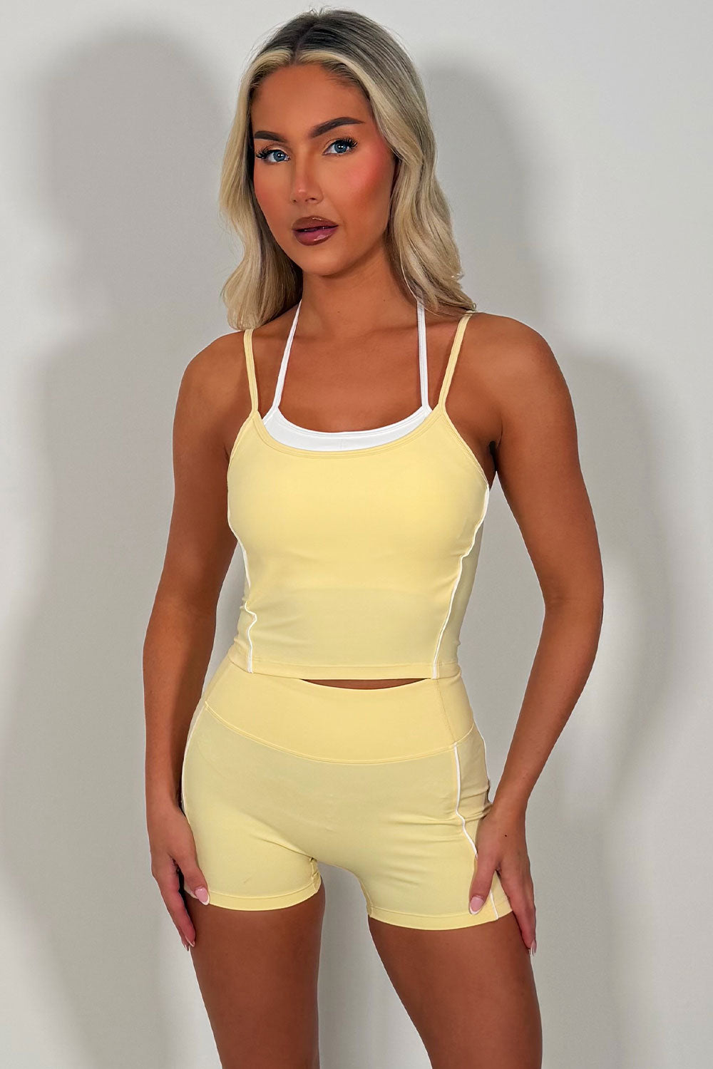 alo yoga crop top and shorts co ord pilates gym wear co ord set