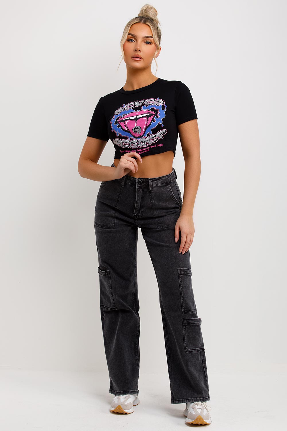 black crop t shirt with lips never regret slogan