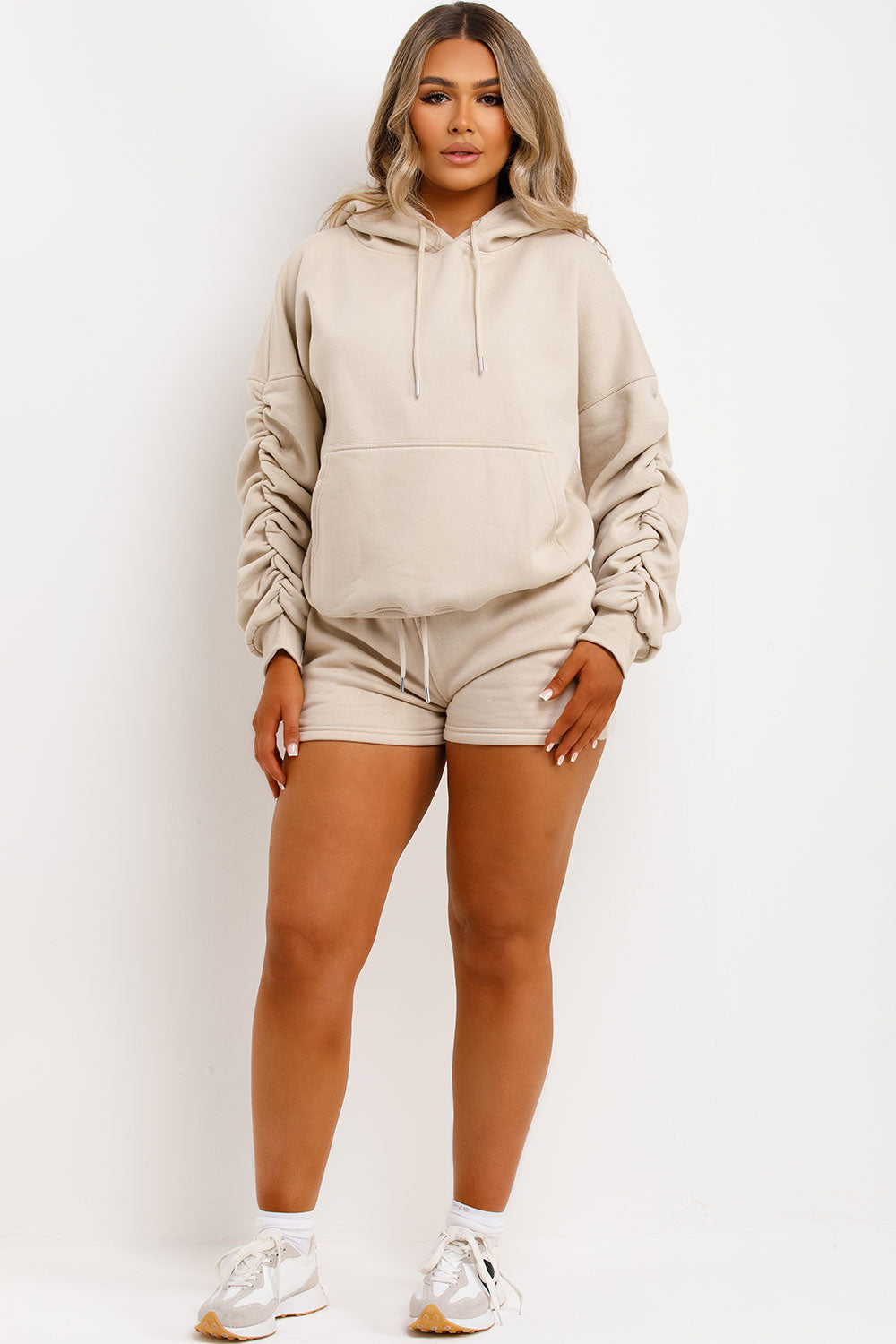 womens oversized ruched sleeve hoodie and shorts lounge set airport outfit