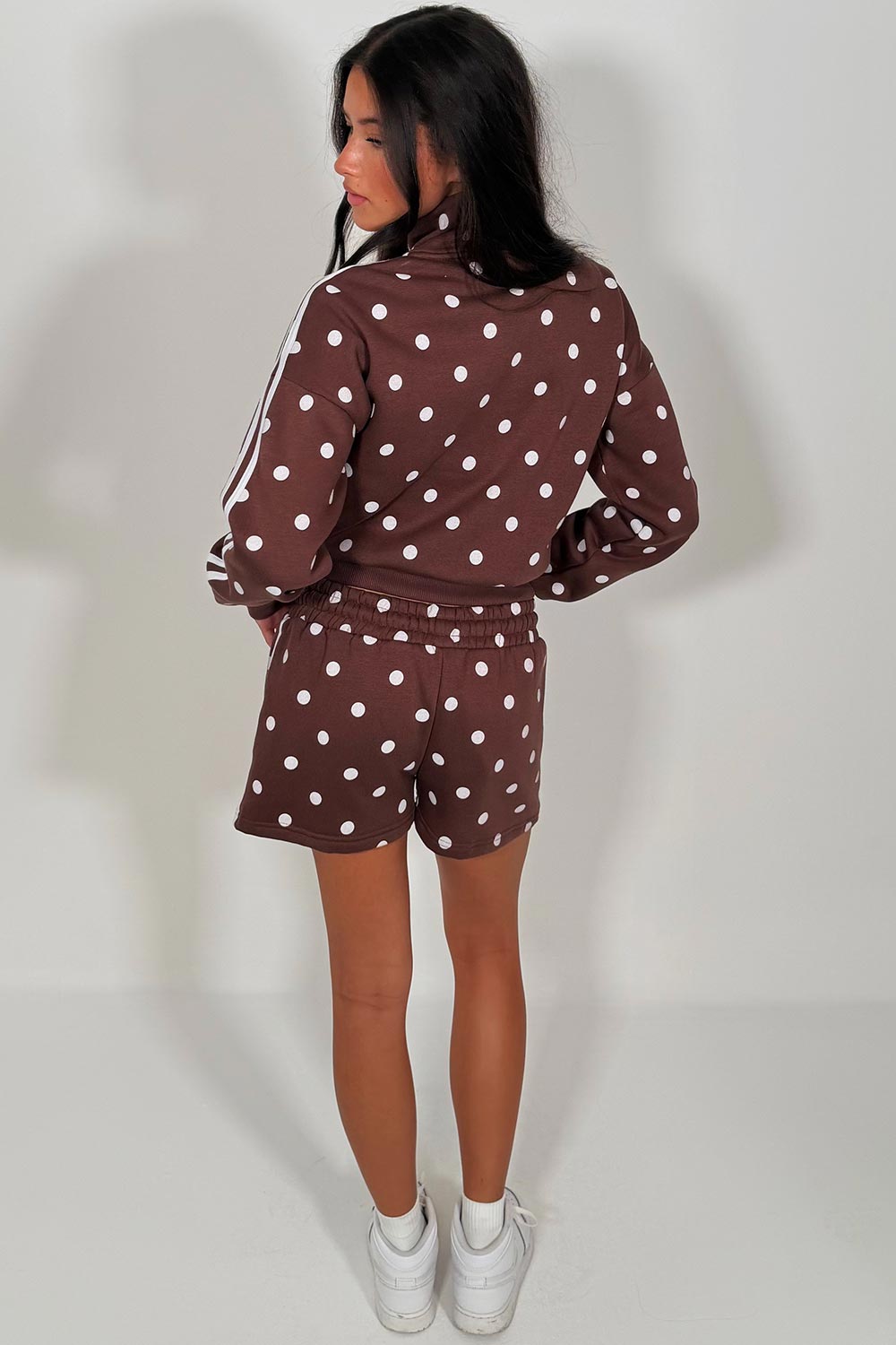 brown short tracksuit airport outfit styledup uk
