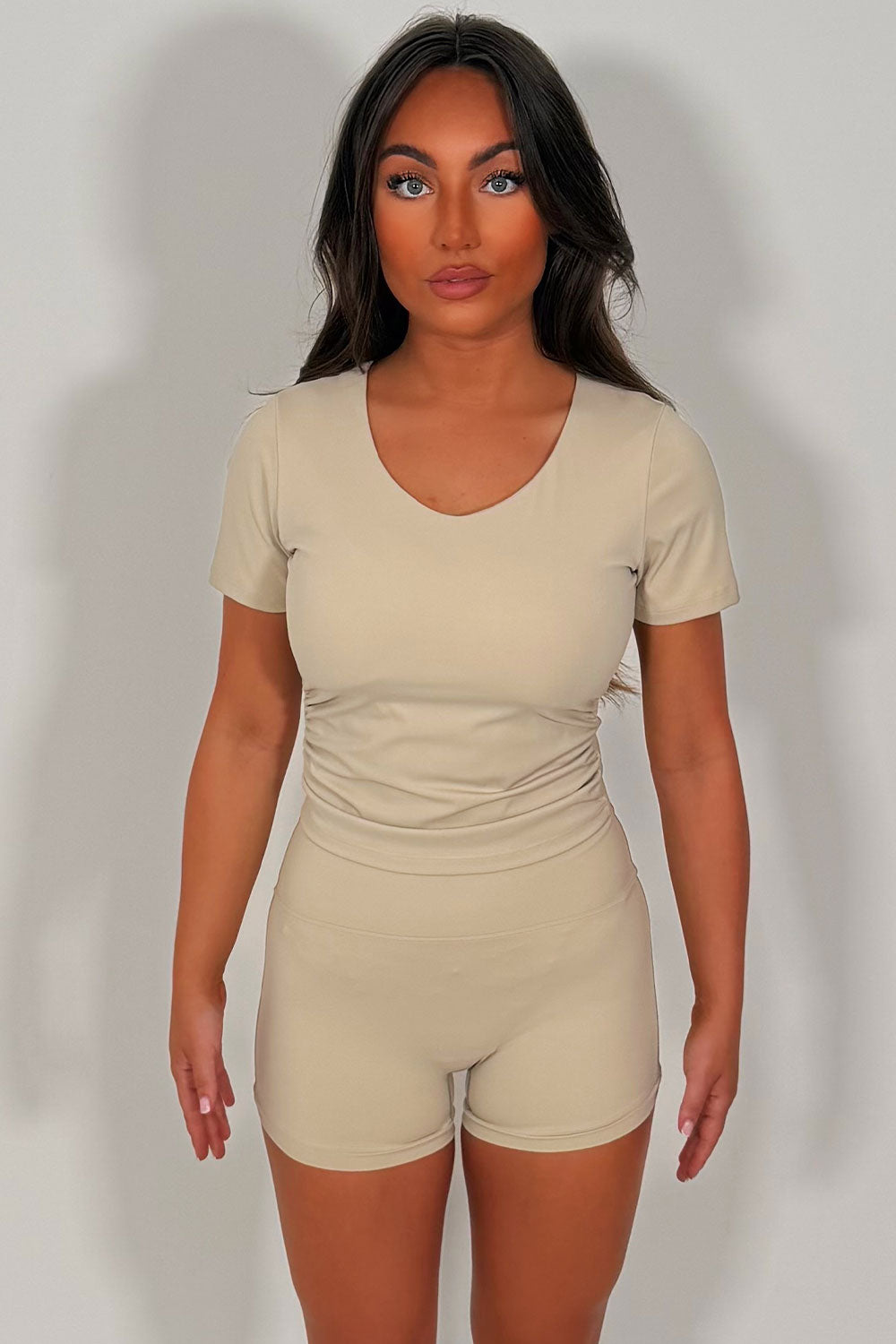 alo yoga crop top and shorts co ord pilates gym wear co ord set