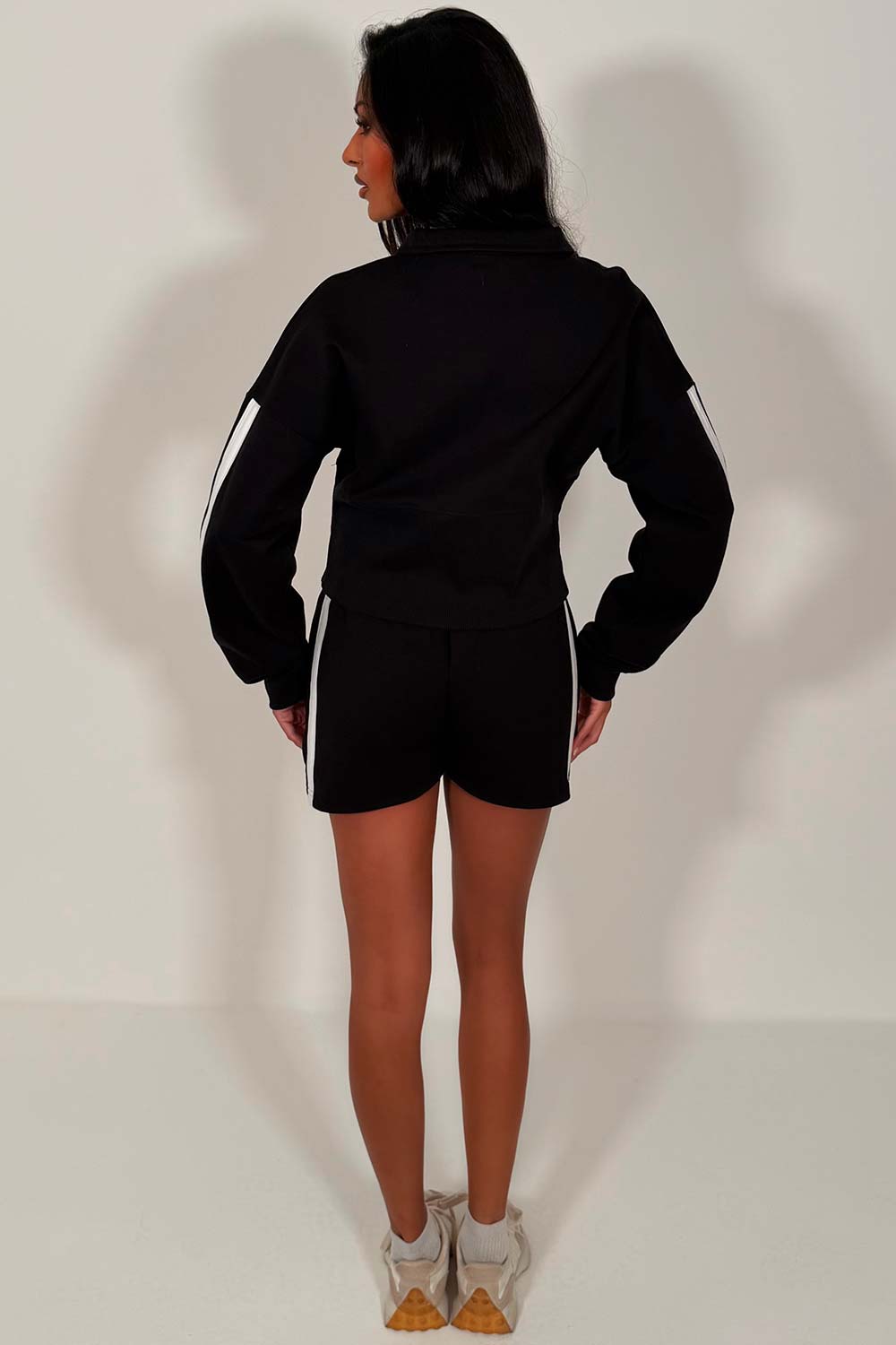 womens summer holiday airport outfit styledup uk