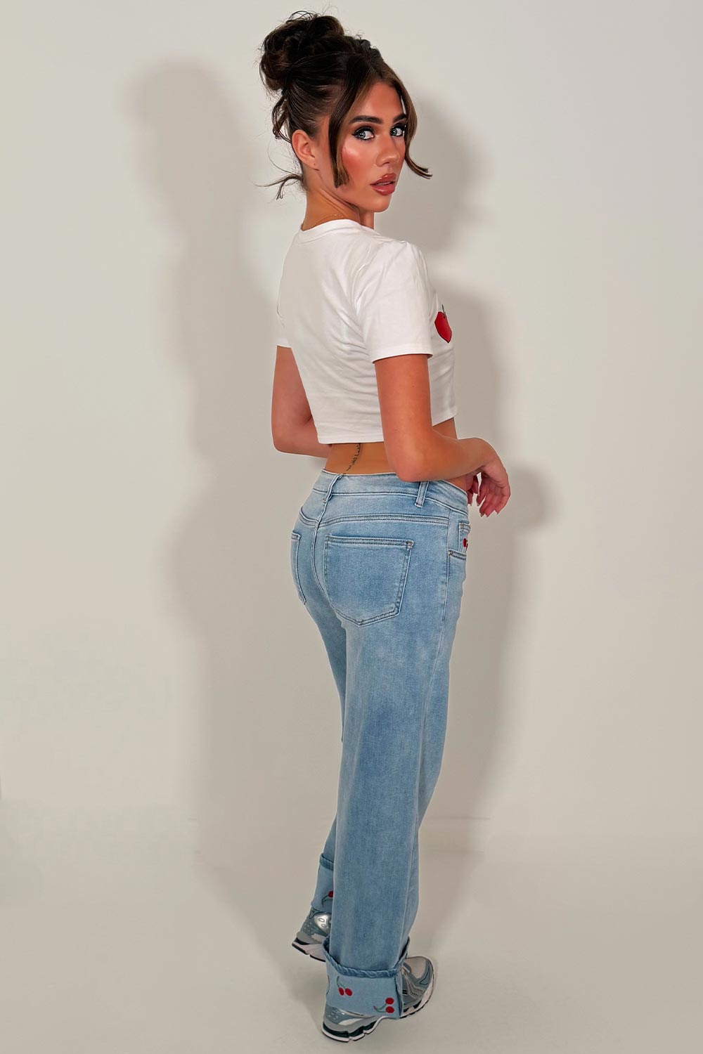 wide leg jeans with turn up hem light wash denim styledup