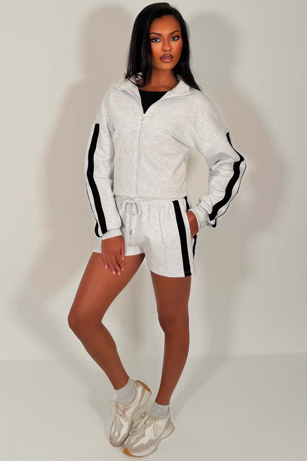womens summer holiday airport outfit styledup uk
