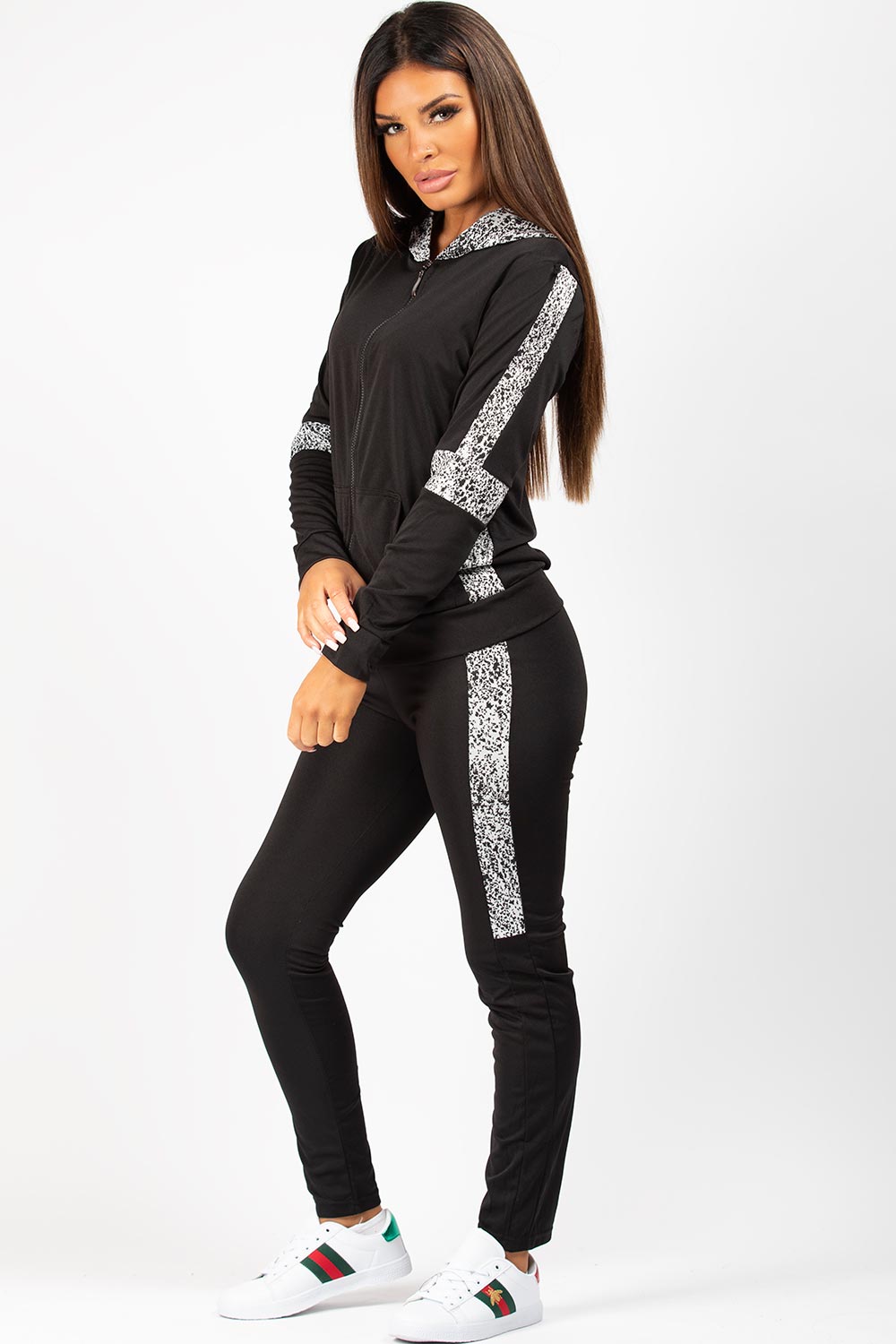 black and white side panel lounge set