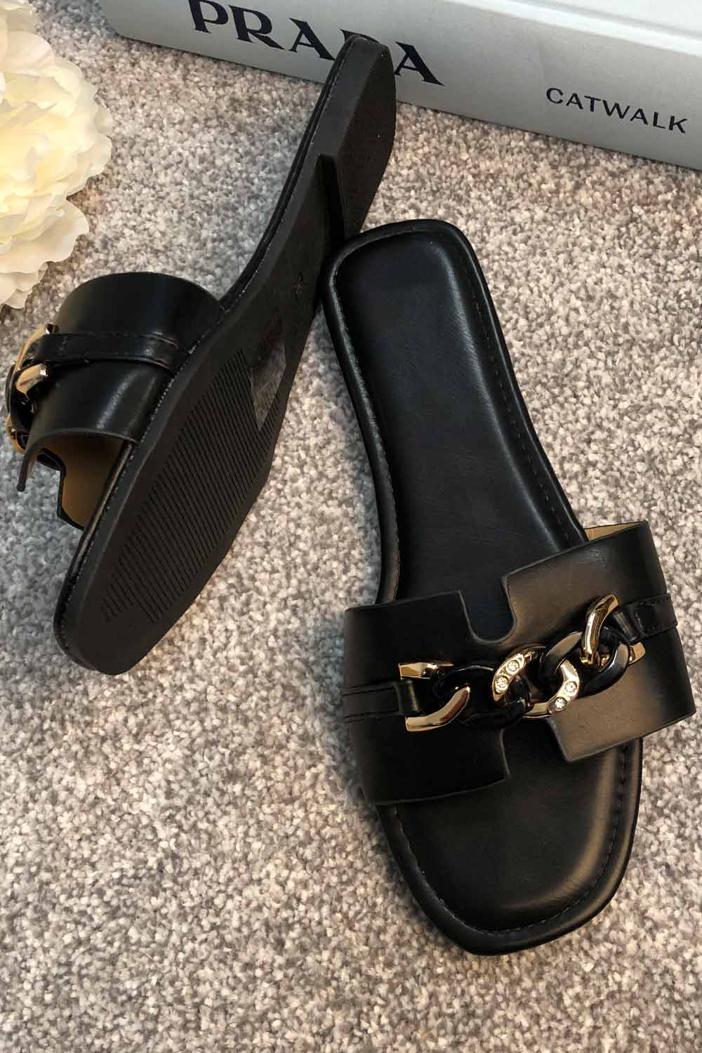 gold chain slip on sliders black