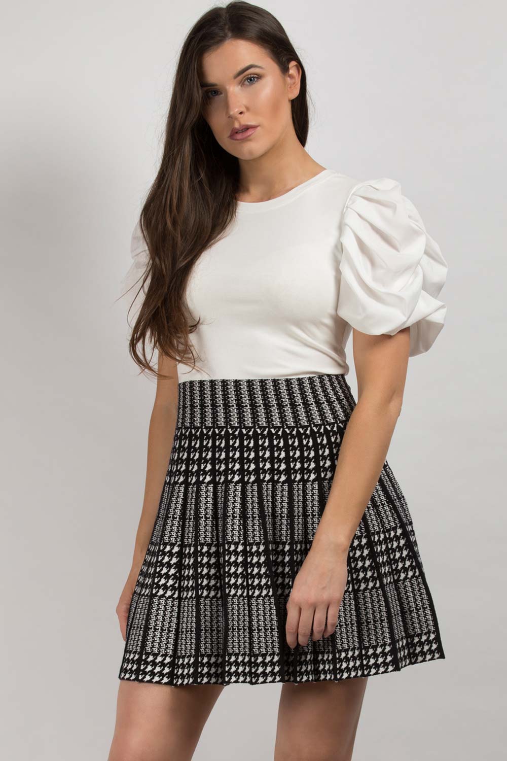 dogtooth pleated skirt black and white