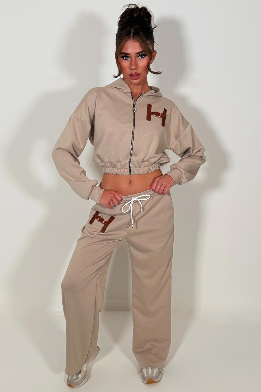 crop zip up hoodie and wide leg jogger tracksuit set with letter H detail womens casual lounge set 