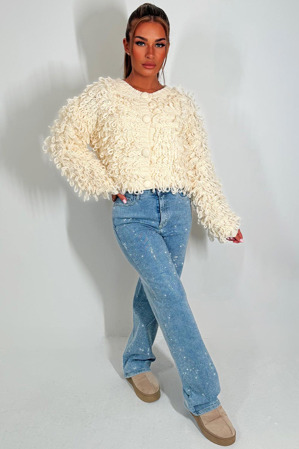knitted cardigan jumper with shaggy loop fringes christmas market outfit styledup 