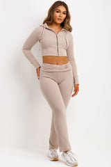 fold over waist yoga pants and crop zip up hoodie tracksuit co ord set womens airport outfit