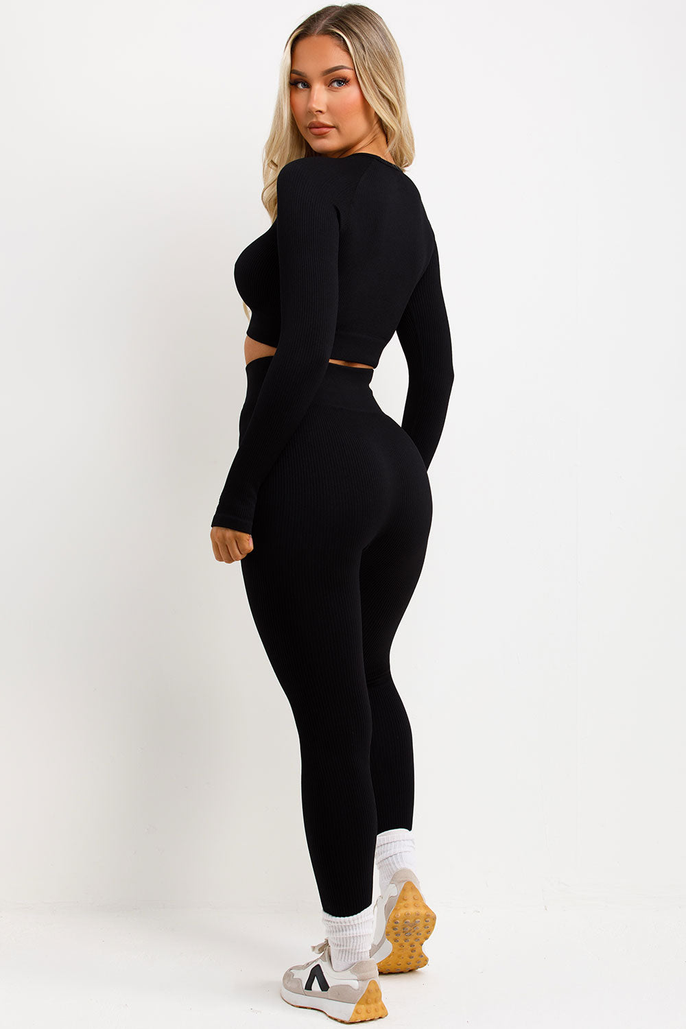 womens black lululemon co ord set 