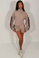 womens summer holiday airport outfit styledup uk