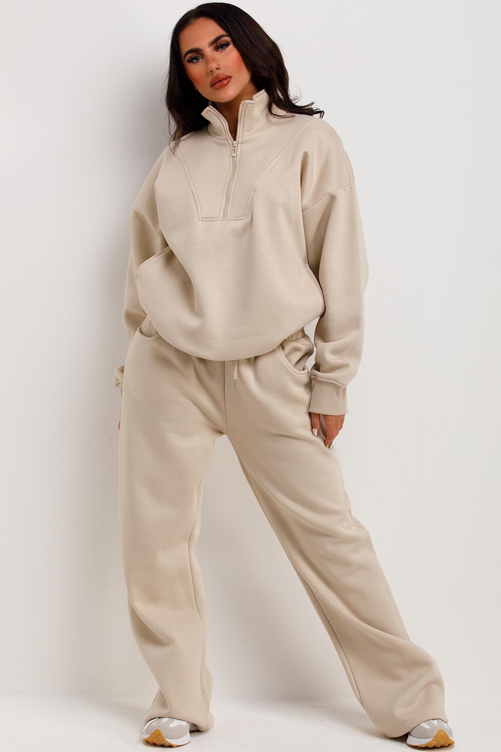womens half zip sweatshirt and joggers loungewear co ord airport outfit