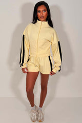 womens summer holiday airport outfit styledup uk