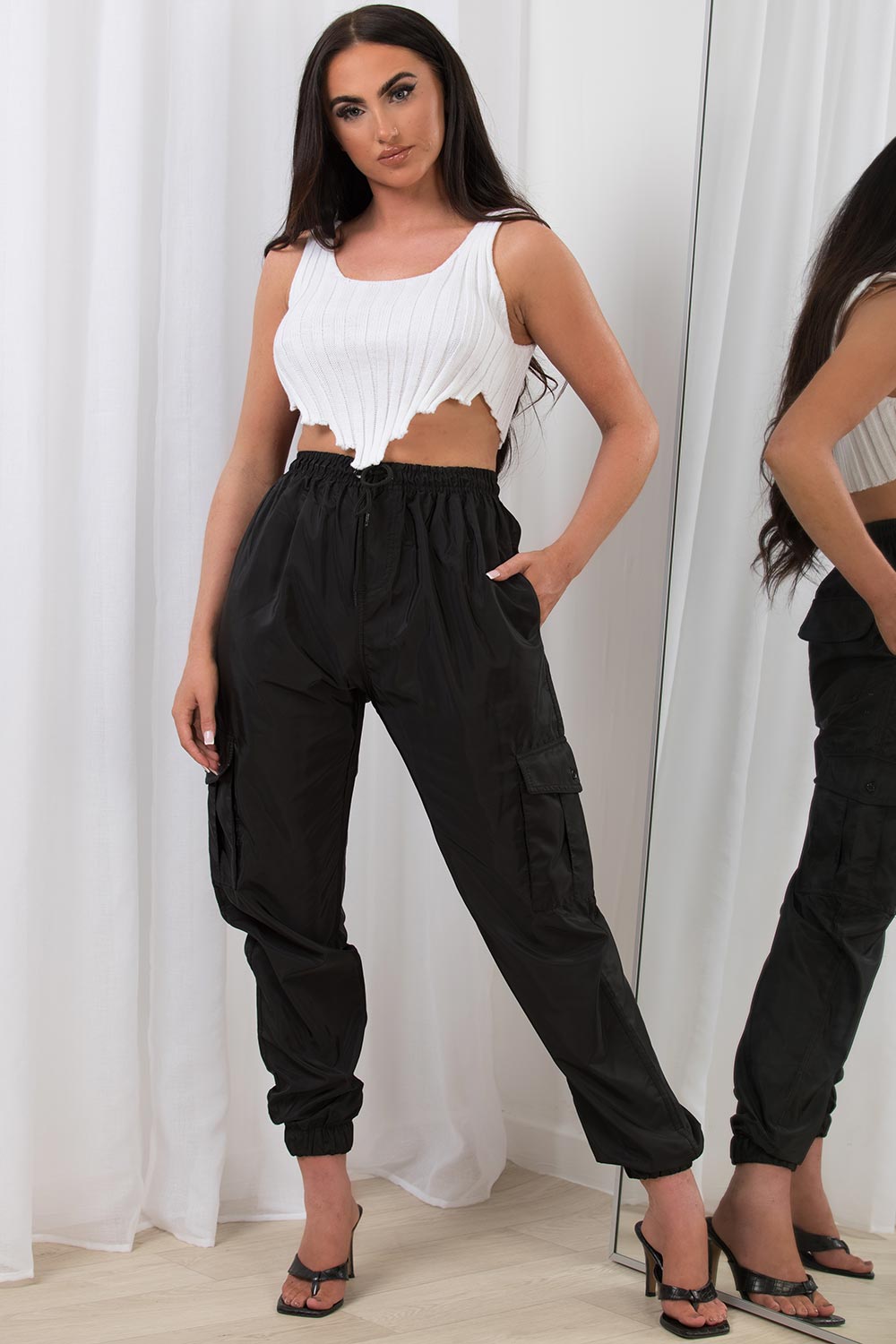 Women's Black Cargo Pants With Side Pocket Detail –